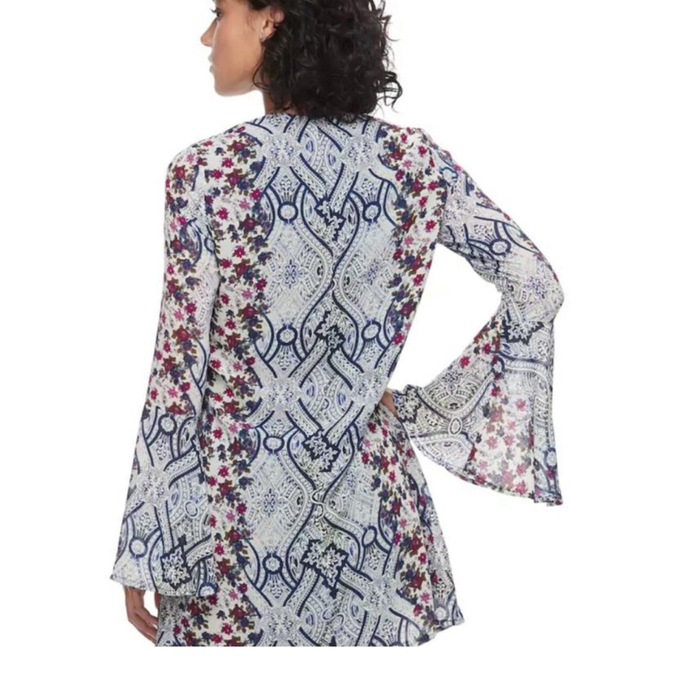 Speechless print sleeve Shift Dress, Size M, Long Bell sleeves, strapped v-neck